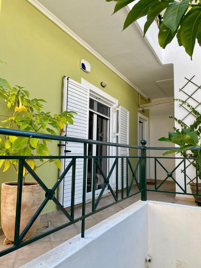 קורופיון Dimitris Place Near Athens Airport מראה חיצוני תמונה