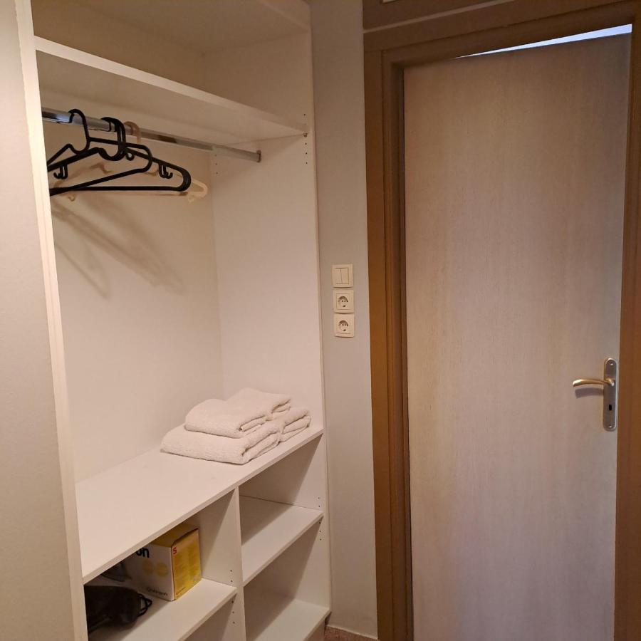 קורופיון Dimitris Place Near Athens Airport מראה חיצוני תמונה