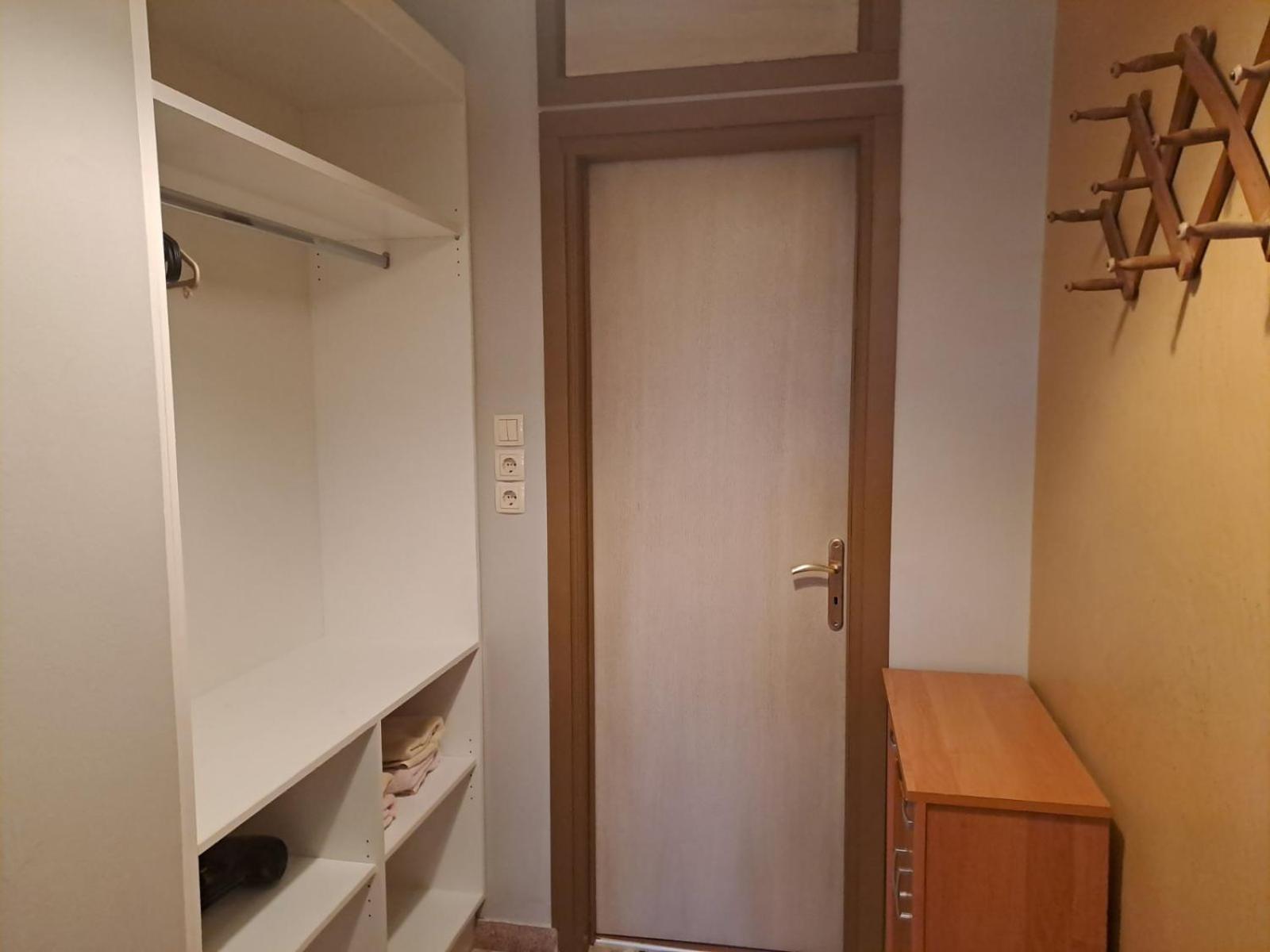 קורופיון Dimitris Place Near Athens Airport מראה חיצוני תמונה