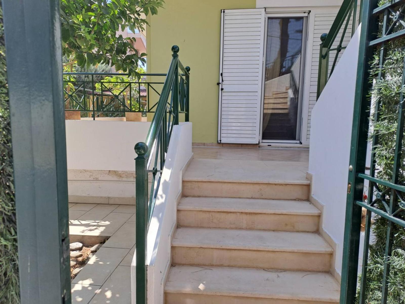 קורופיון Dimitris Place Near Athens Airport מראה חיצוני תמונה