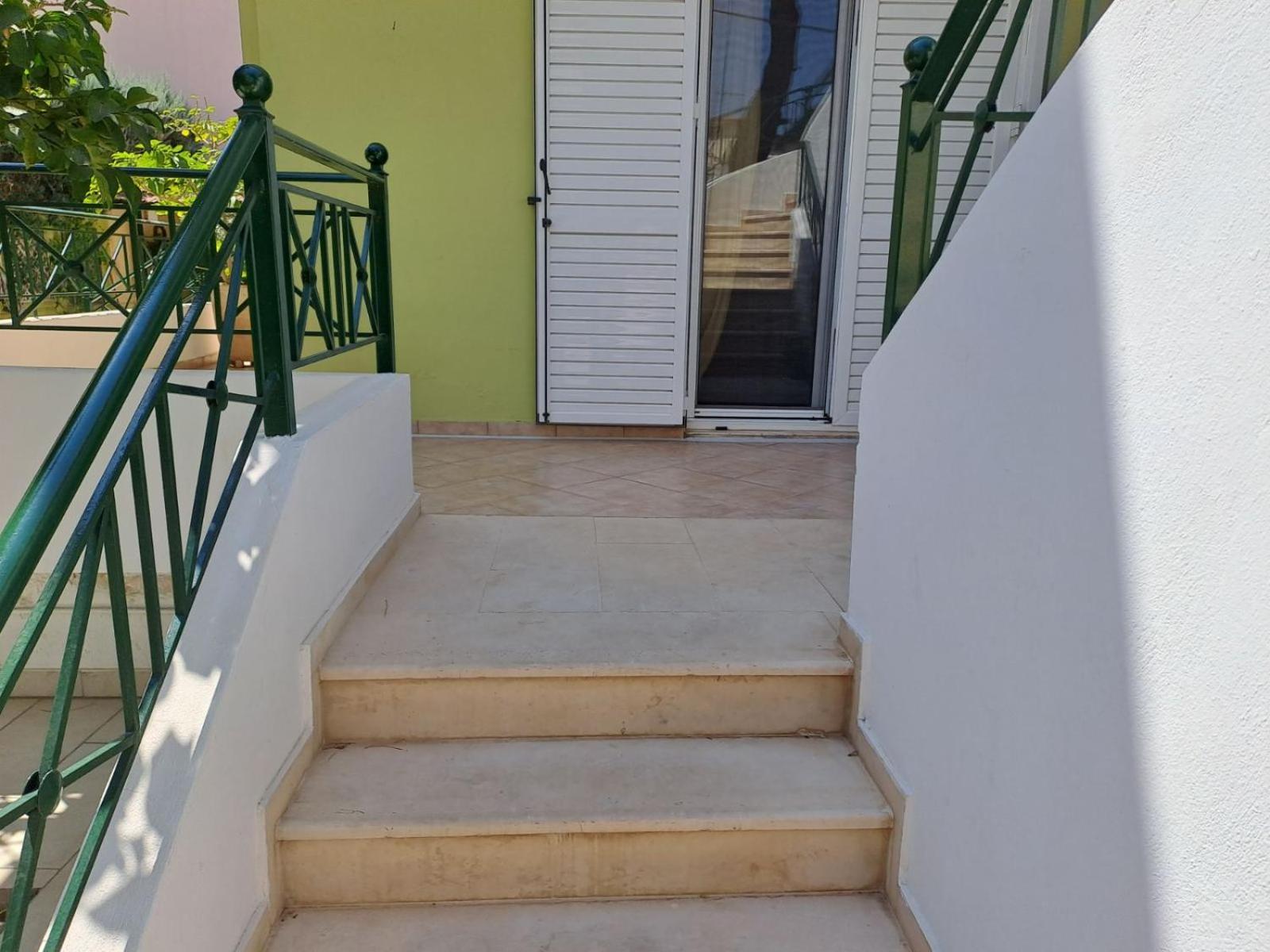 קורופיון Dimitris Place Near Athens Airport מראה חיצוני תמונה