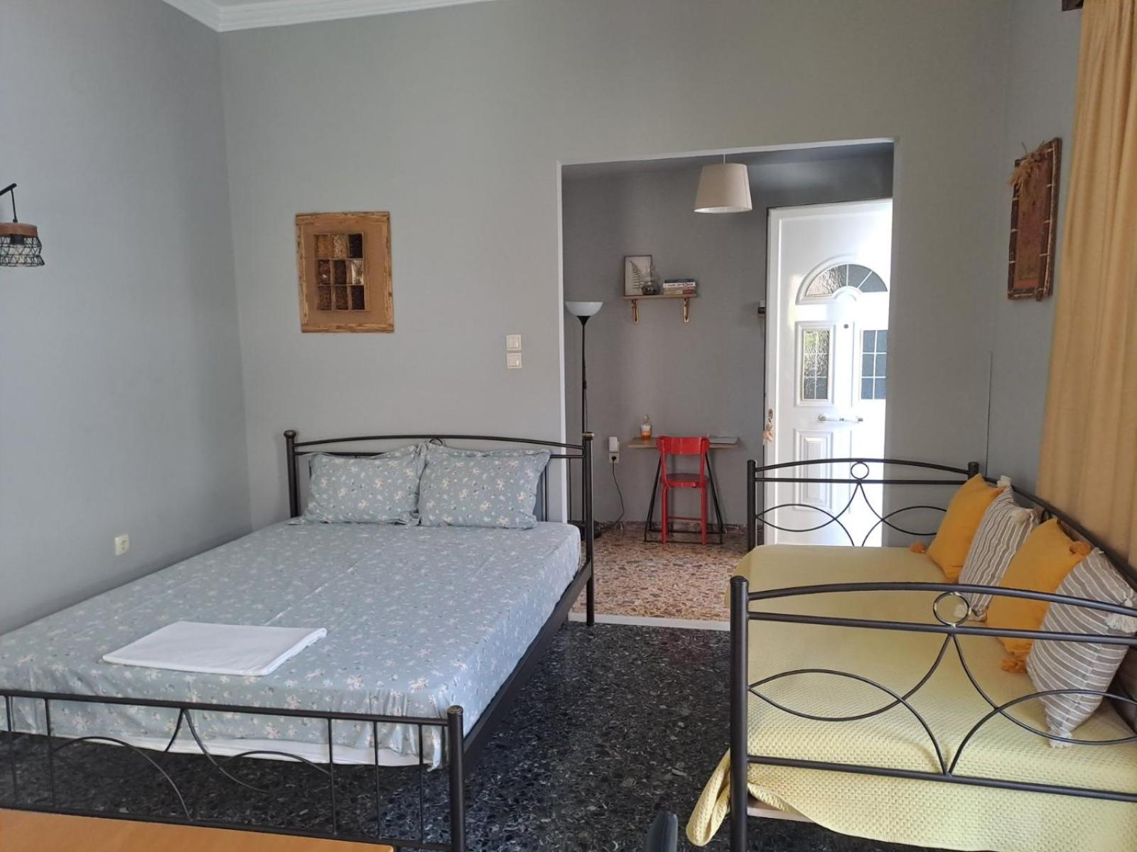 קורופיון Dimitris Place Near Athens Airport מראה חיצוני תמונה