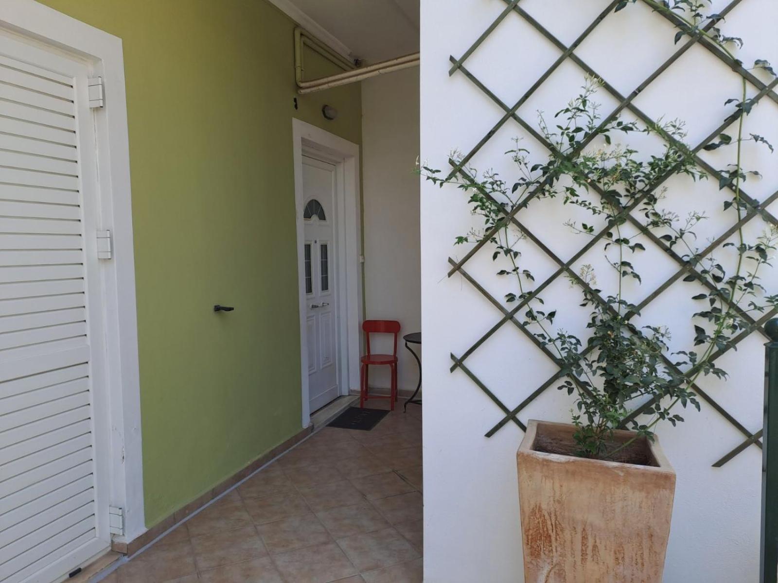 קורופיון Dimitris Place Near Athens Airport מראה חיצוני תמונה